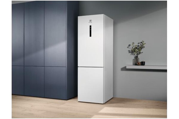 Lodówka Electrolux LNC7ME32W3