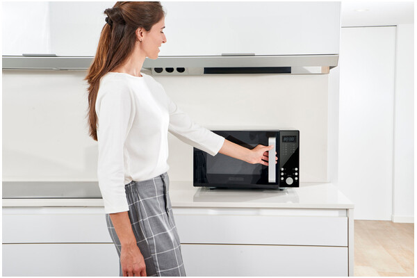 Kuchenka mikrofalowa BLACK&DECKER BXMZ900E 23l 900W