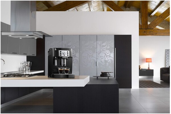 Ekspres De’Longhi Magnifica ECAM22110B automatyczny