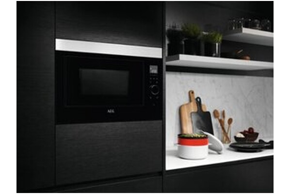 Kuchenka mikrofalowa AEG-Electrolux MBE2658DEM