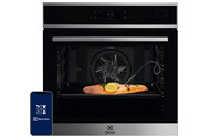 Piekarnik do zabudowy Electrolux EOB8S39WX SteamBoost elektryczny Parowy Stalowy