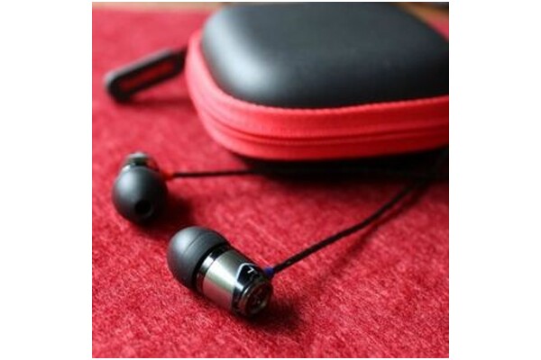 Słuchawki SoundMAGIC E10C Dokanałowe Przewodowe czarny