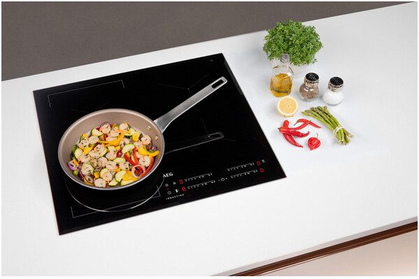 Płyta indukcyjna AEG-Electrolux IKE64441FB