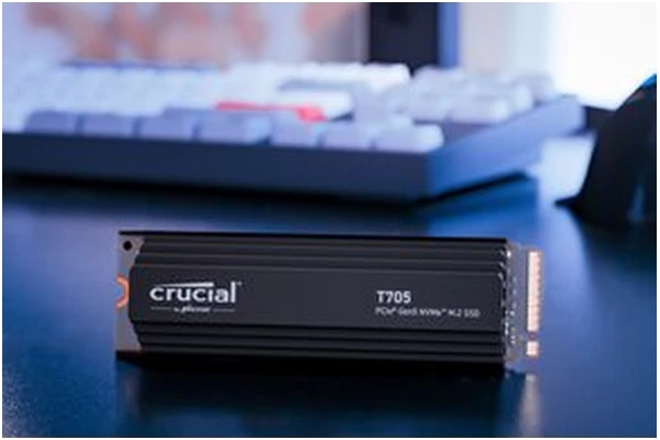 Dysk wewnętrzny Crucial T705 Heatsink SSD M.2 NVMe 1TB