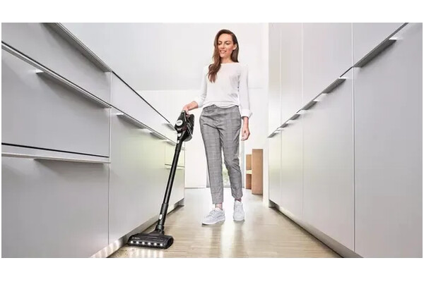 Odkurzacz Bosch BCS8214BL Serie 8 pionowy z pojemnikiem czarny