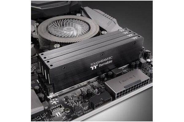 Pamięć RAM Thermaltake Toughram RC 16GB DDR4 3600MHz Z radiatorem 1.35V 18CL