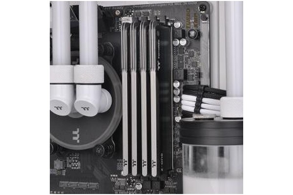 Pamięć RAM Thermaltake Z-One 16GB DDR4 3600MHz Z radiatorem 1.35V 18CL