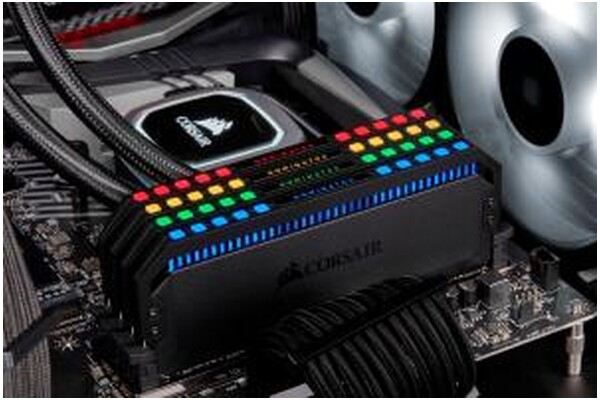 Pamięć RAM CORSAIR Dominator Platinum RGB 32GB DDR4 3200MHz Z radiatorem 1.35V 16CL