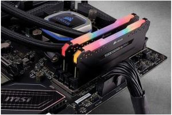 Pamięć RAM CORSAIR Vengeance RGB Pro 32GB DDR4 3000MHz Z radiatorem 1.35V 16CL