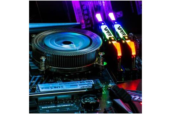 Pamięć RAM Patriot Viper RGB 16GB DDR4 4133MHz Z radiatorem 1.35V 19CL