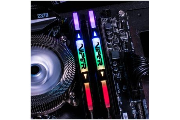 Pamięć RAM Patriot Viper RGB 16GB DDR4 4133MHz Z radiatorem 1.35V 19CL