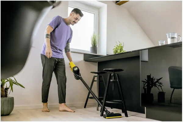 Odkurzacz Kärcher VC4 Home Cordless pionowy bezworkowy czarno-żółty
