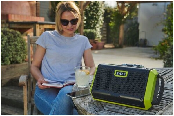 głośnik Bluetooth RYOBI RBT18-0 czarno-zielony