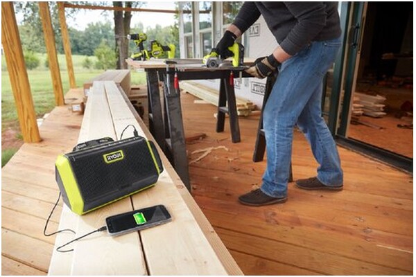 głośnik Bluetooth RYOBI RBT18-0 czarno-zielony