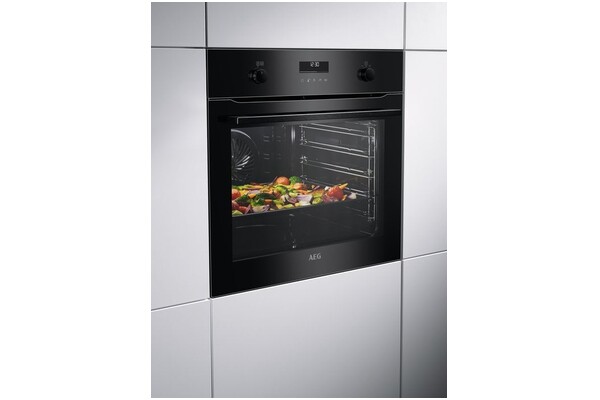 Piekarnik do zabudowy AEG-Electrolux BPK556260B elektryczny czarny