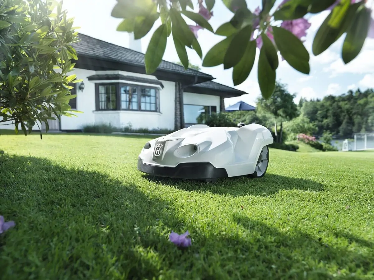 Jak działa robot do koszenia trawy i czy warto go kupić?