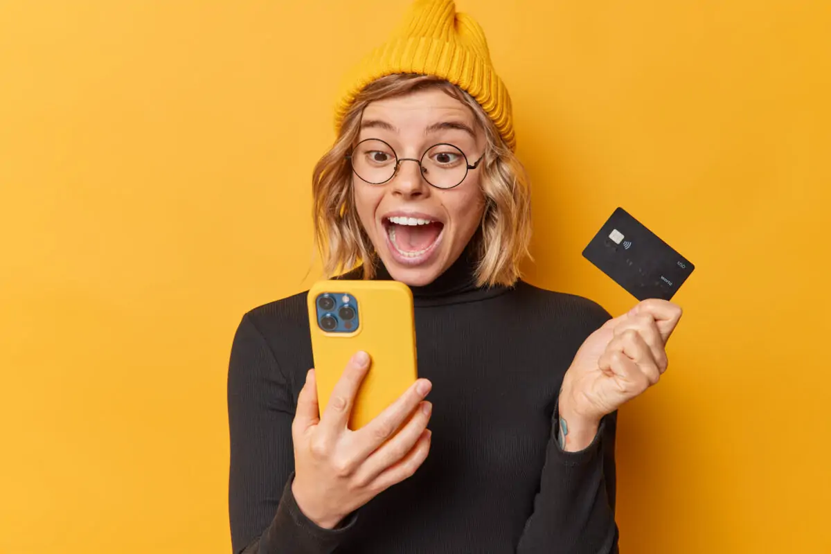W aplikacji Media Expert zrobisz zakupy z rabatem nawet 100 PLN!